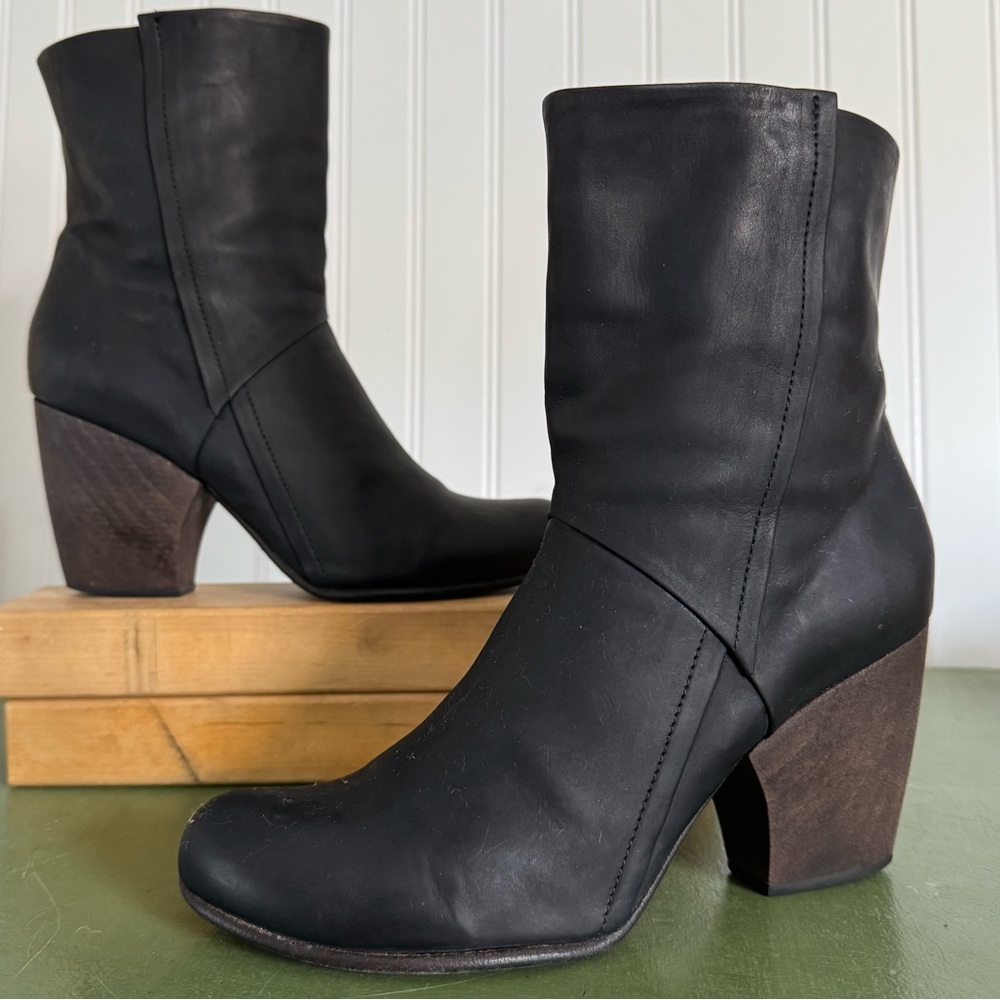 Coclico Mid Calf Boots with Cowboy Heels in Black Leather *Spain*